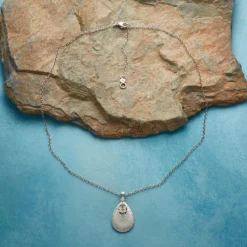 Enchanted Garden Necklace -Alden Belted Shop 32538a79 9e21 4d0f b276 e8bd6eaad16d