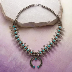 1950s Box Bow Necklace -Alden Belted Shop 572b2ae7 b19b 49d6 be9a 0c4d6ad2d94b