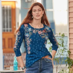 Veronique Tee, Petite