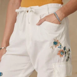 Hansa Blooms Joggers - Petites -Alden Belted Shop df586f12 8d9d 4a18 b435 6c67427e413c